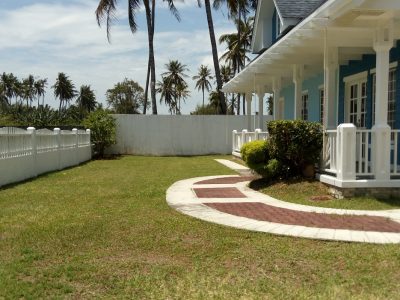 HOUSE FOR SALE NEAR THE BEACH