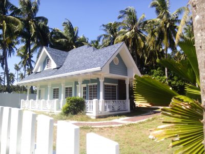 HOUSE FOR SALE NEAR THE BEACH