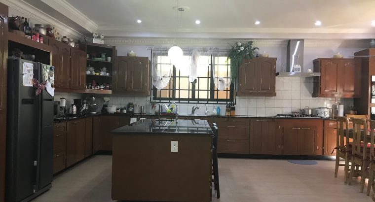 HOUSE AND LOT FOR SALE IN VALENCIA