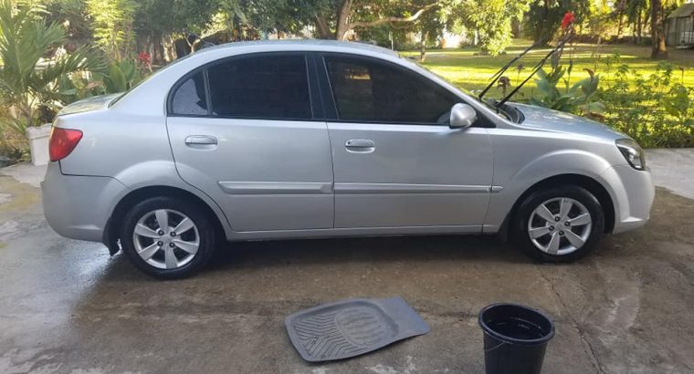 2011 Kia Rio automatic, 95k km